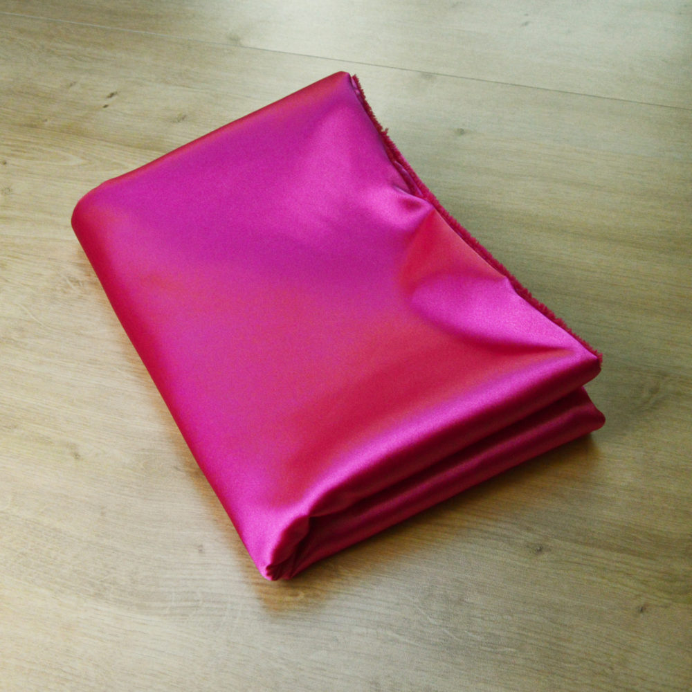 Tissu satin fuchsia - www.designers-factory.com